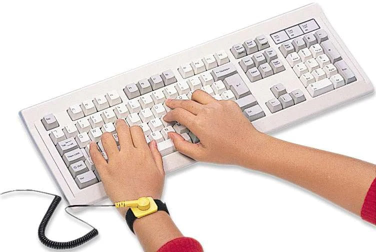 410144 Pulsera antiestática; Esencial para protección contra estática mientras se trabaja en una PC; Cable de 1.8 m. - 410144 Pulsera antiestática; Esencial para protección contra estática mientras se trabaja en una PC; Cable de 1.8 m. -